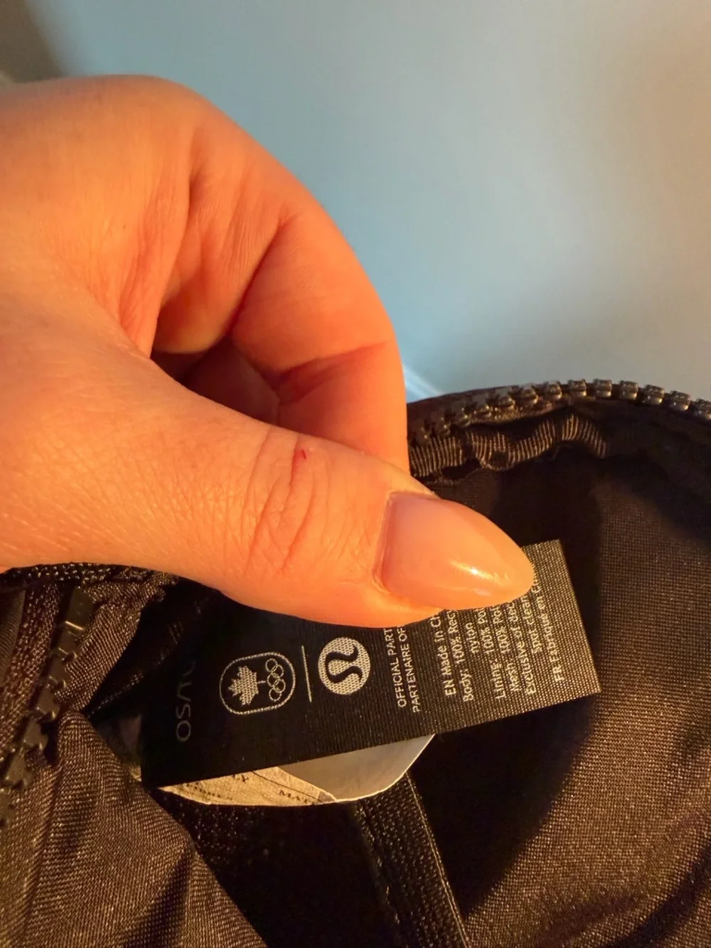 Lululemon Team Canada Olympic Mini Crossbody Bag Black Maple Leaf Quilted - Picture 8 of 9